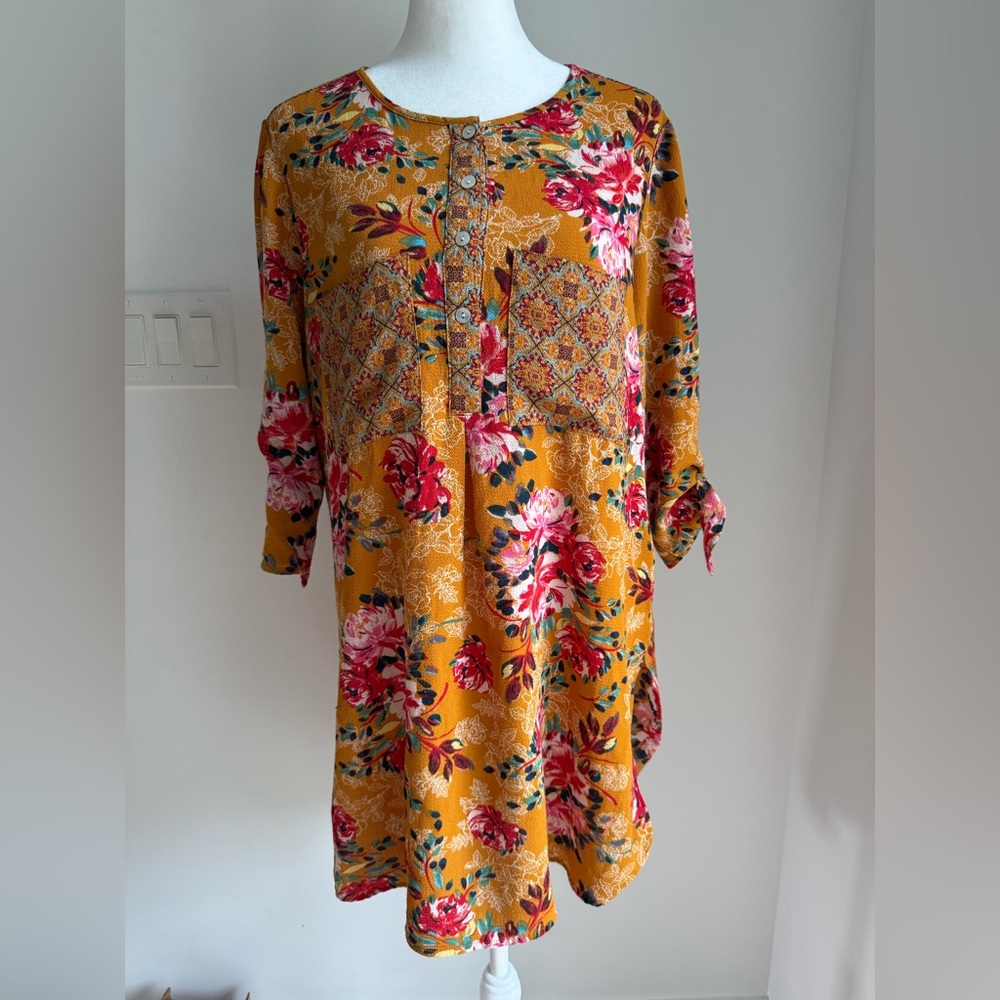 Fig & Flower Women's Gold with Red Floral Design Blouse Tunic Sz M Anthropologie